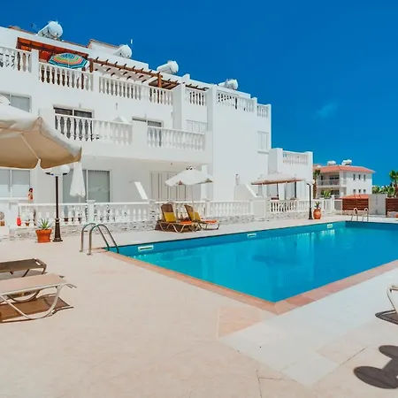White Rose Apartman Paralímni