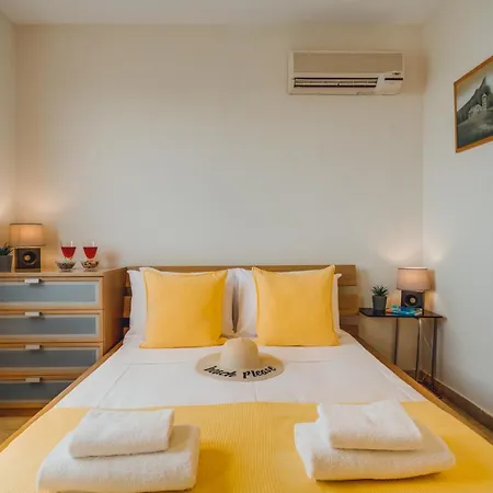 White Rose Apartman Paralímni